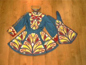 Kleid 1 mit Brat und Krone