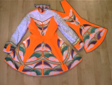 Kleid 8 mit Brat und Krone