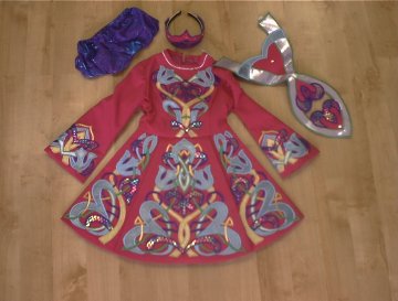 Kleid 10 mit Brat, Krone und Kick Pants