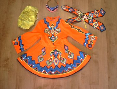 Kleid 17 mit Brat, Krone und Kick Pants