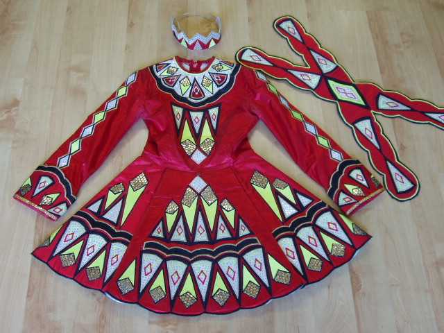 Kleid 51 mit Brat und Krone