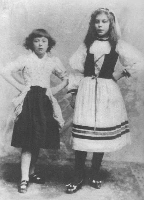 Josephine und Babs Brunton aus James St. Kilkenny, 1892