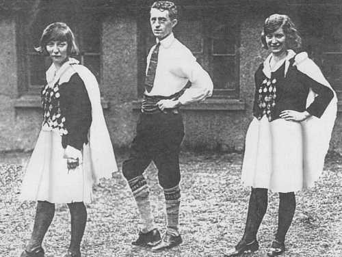 Rita Hemsworth, Molly Hasso mit Cormac O'Keeffe Class Costume, Tänzer mit Kniehosen und Kniestrümpfen, 1920-1939