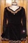 Kleid im Riverdance-Stil mit Randverzierungen, Ende 1990er