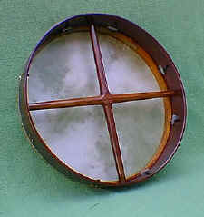 Bodhr&aacute;n, Unterseite